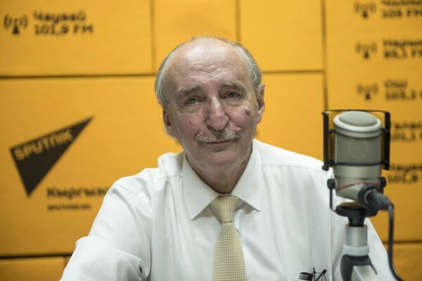 Декан медицинского факультета КРСУ Анэс Зарифьян - Sputnik Кыргызстан