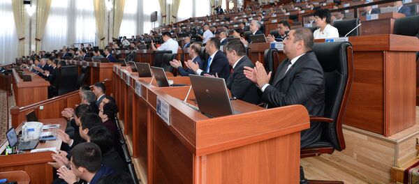 Жогорку кеңештин депутаттары жыйын учурунда. Архив - Sputnik Кыргызстан