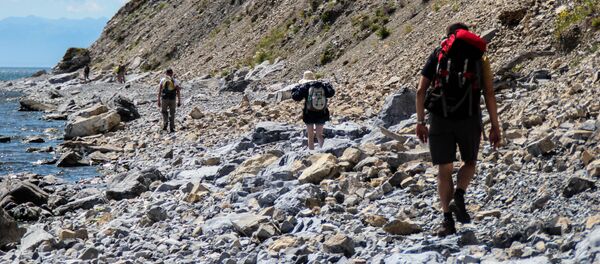 Туристы в горах. Архивное фото - Sputnik Кыргызстан