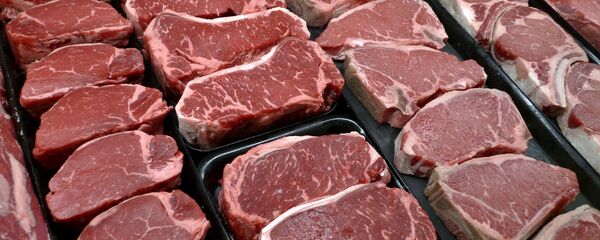 Мясо на прилавке продуктового магазина. Архивное фото - Sputnik Кыргызстан