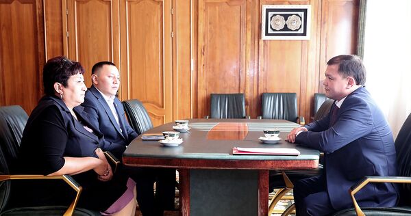 Встреча торага ЖК Дастанбека Джумабекова с родственниками Чынгыза Анарбек уулу - Sputnik Кыргызстан