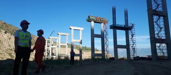 Строительство эстакадного моста на альтернативной дороге север— юг - Sputnik Кыргызстан