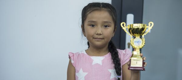 Восьмилетняя кыргызстанка Айсанат Женишева - Sputnik Кыргызстан