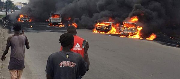 Пожар автоцистерны в Нигерии - Sputnik Кыргызстан