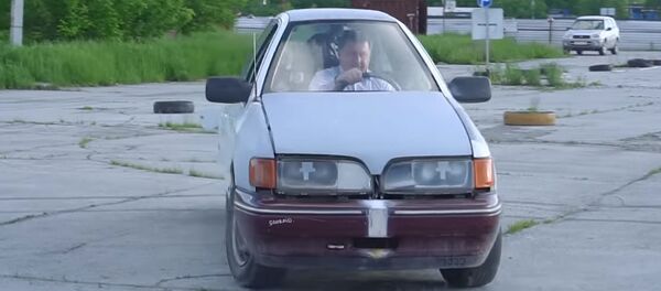 Очень узкий автомобиль — россияне собрали необычную машину. Видео - Sputnik Кыргызстан