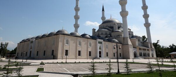 Визит спикера ЖК Дастанбека Джумабекова новой мечети в Бишкеке - Sputnik Кыргызстан