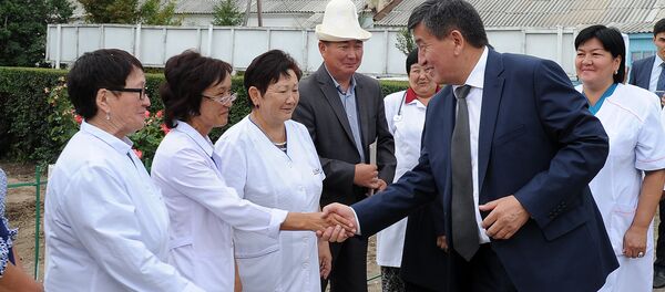 Рабочая поездкв по Иссык-Кульской области премьер-министра Сооронбая Жээнбекова - Sputnik Кыргызстан