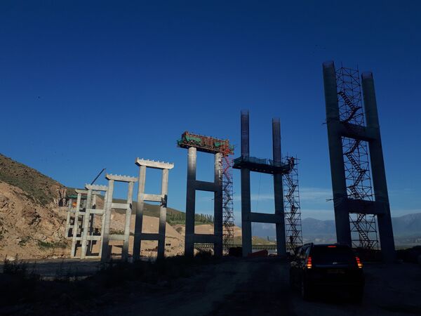 Строительство эстакадного моста на альтернативной дороге север— юг - Sputnik Кыргызстан