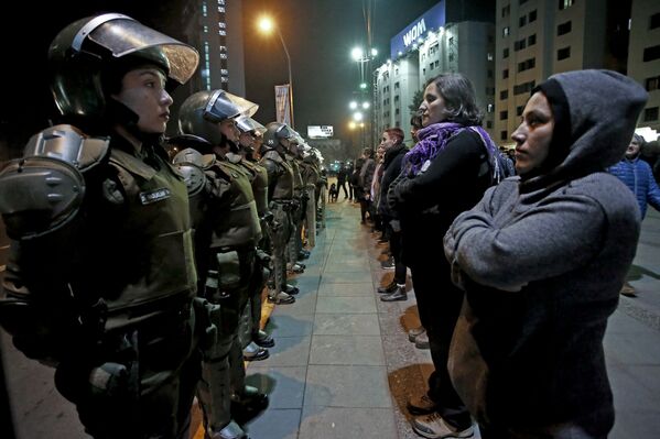 Протесты феминисток в Чили - Sputnik Кыргызстан