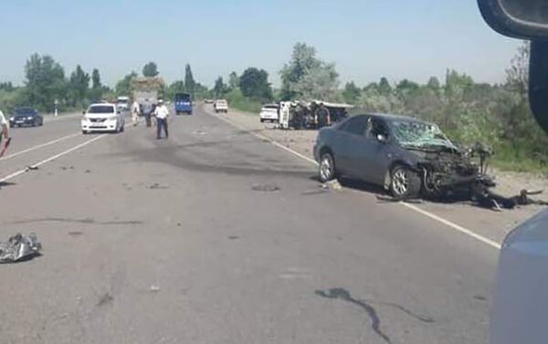 На объездной дороге возле Токмока произошла авария, погибли два человека - Sputnik Кыргызстан