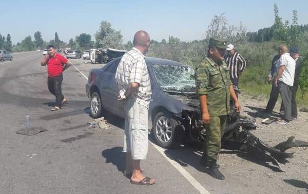 Пассажирка легковушки скончалась на месте, водитель умер в больнице не приходя в сознание - Sputnik Кыргызстан