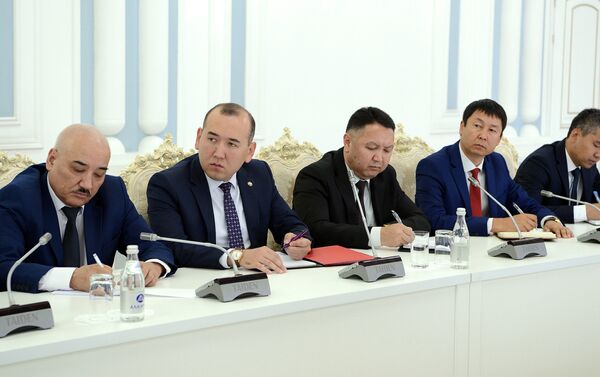 Жээнбеков сегодня, 2 июля, провел очередное рабочее совещание с участием сотрудников секретариата Совета безопасности КР - Sputnik Кыргызстан