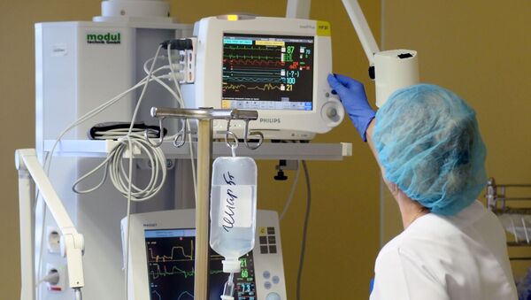 Медсестра в отделении реанимации сердечно-сосудистой хирургии. Архивное фото - Sputnik Кыргызстан