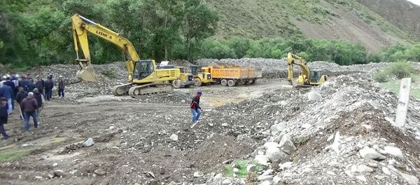 Добыча золота у реки Урмарал в Таласе - Sputnik Кыргызстан