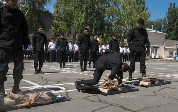 В конце мероприятия пятая спортивная рота ППСМ показала навыки ведения боя. - Sputnik Кыргызстан