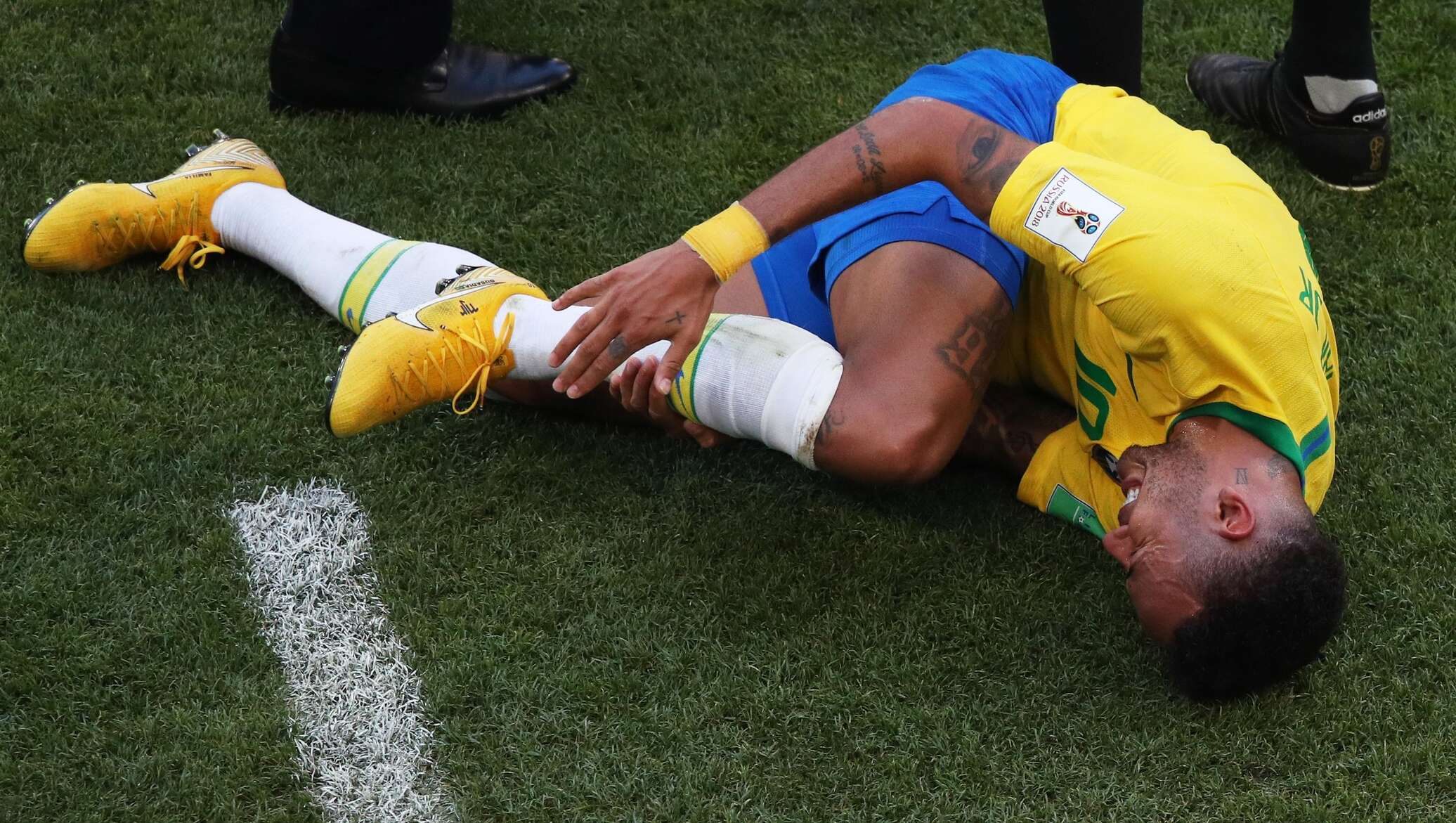 Футбол пришли ушли. Неймар симулирует на ЧМ 2018. Неймар вратарь сборная Бразилии. Неймар симуляция.