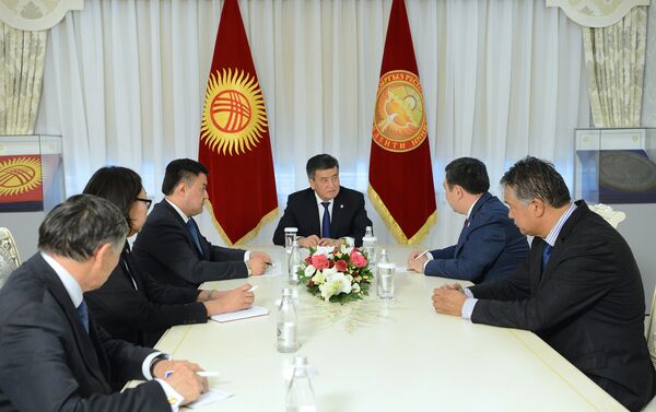 На встрече также присутствовал профессор академии Кадырали Конкобаев. - Sputnik Кыргызстан