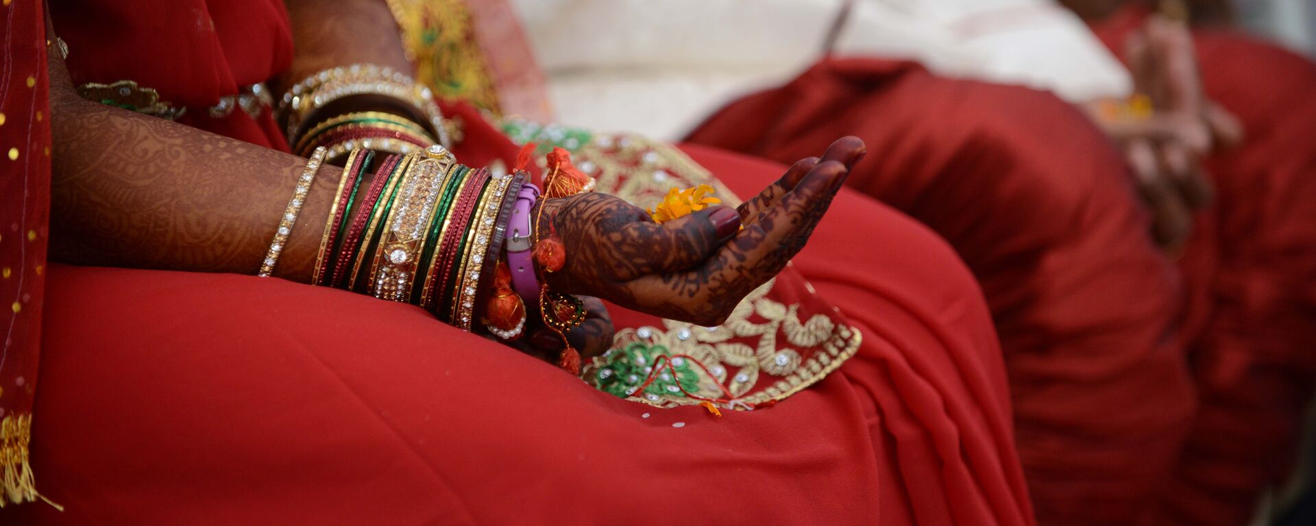 Индийская невеста во время церемонии бракосочетания. Архивное фото - Sputnik Кыргызстан, 1920, 22.10.2021