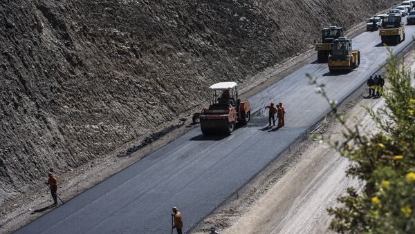 Строительство альтернативной дороги север — юг в КР. Архивное фото - Sputnik Кыргызстан