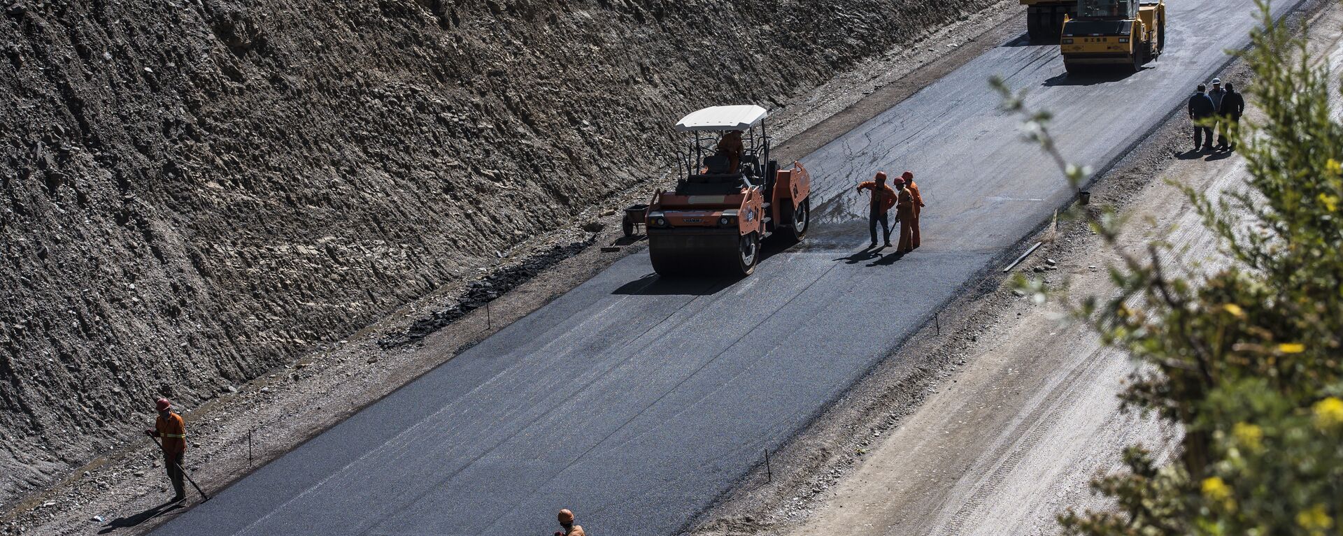 Строительство альтернативной дороги север — юг в КР. Архивное фото - Sputnik Кыргызстан, 1920, 03.06.2021