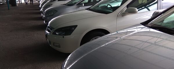 Автомобили выставленные на продажу на авторынке РИОМ Авто в селе Военно-Антоновка. Архивное фото - Sputnik Кыргызстан