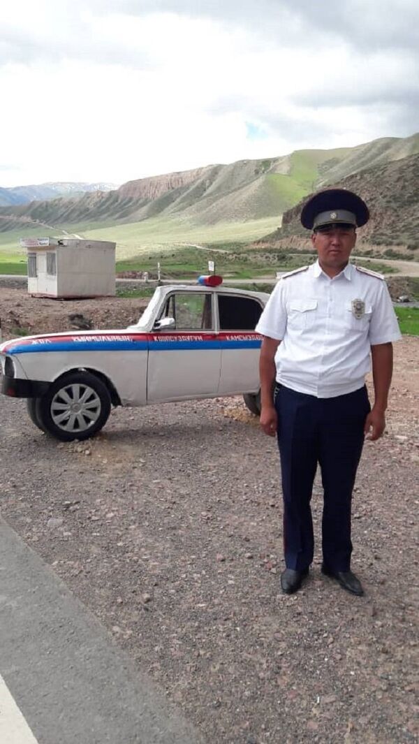 Киргиз учет. Кыргызстанская машина. Киргизские машины. ДПС Киргизии. Кыргызские полицейские машины.