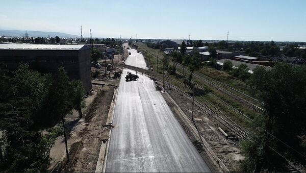 Бишкекчане смогут объехать пробки по этой улице. Как ее строят — видео - Sputnik Кыргызстан