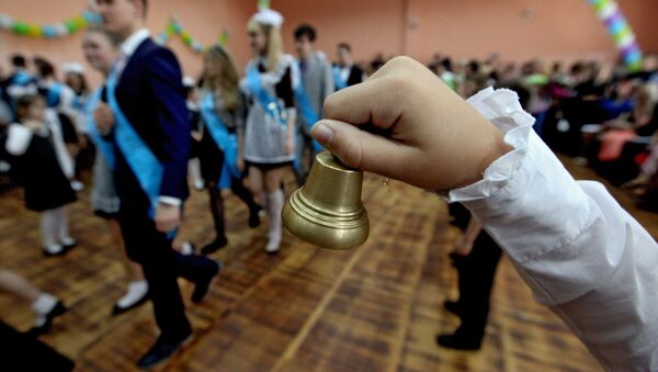 Последний звонок для выпускников российских школ - Sputnik Кыргызстан