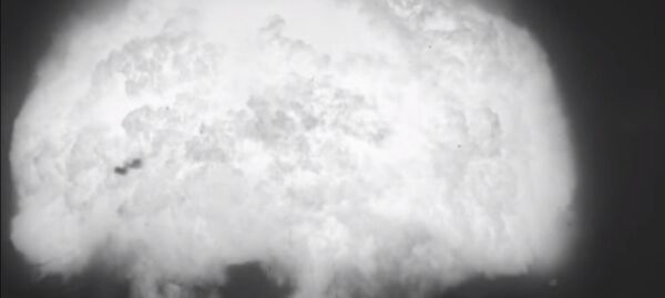 Становится страшно — опубликованы видеозаписи ядерных испытаний в США - Sputnik Кыргызстан