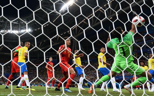 Сборная Бельгии обыграла команду Бразилии в четвертьфинале Чемпионата Мира по футболу. - Sputnik Кыргызстан