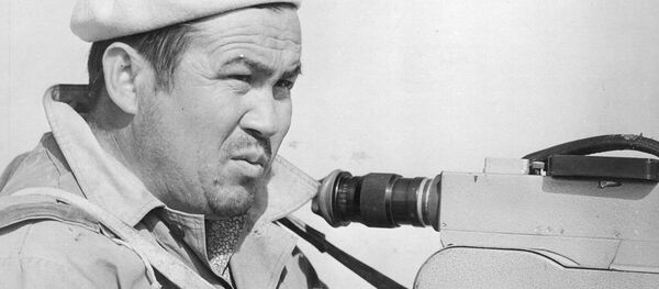 Кыргыздын алгачкы профессионал кинооператору Марлес Туратбековдун архивное фото - Sputnik Кыргызстан