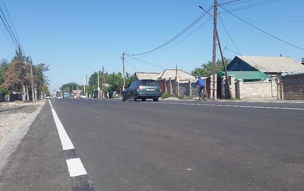 В Бишкеке открыли после ремонта участок улицы Боталиева (Щербакова) от Манаса до Махатмы Ганди - Sputnik Кыргызстан