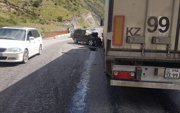 Авария произошла примерно в 15.00 в понедельник на 113-м километре трассы - Sputnik Кыргызстан