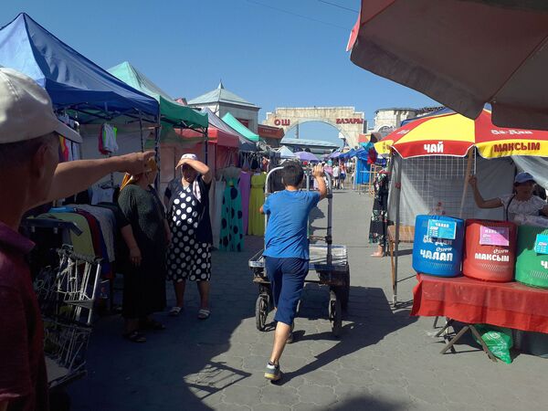 Работа Ошского рынка в Бишкеке - Sputnik Кыргызстан