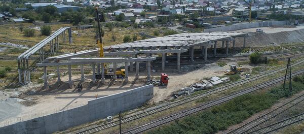 Бишкекте курулуп жаткан алгачкы эстакадалык көпүрө. Видео - Sputnik Кыргызстан