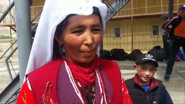 Памирские кыргызы, уехавшие из Нарына, перешли границу Афганистана. Видео - Sputnik Кыргызстан