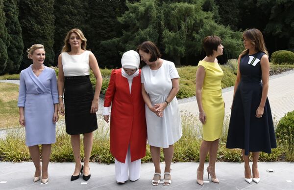 Первые леди на саммите НАТО в Брюсселе - Sputnik Кыргызстан