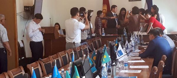 Внеочередное заседание Бишкекского городского кенеша - Sputnik Кыргызстан