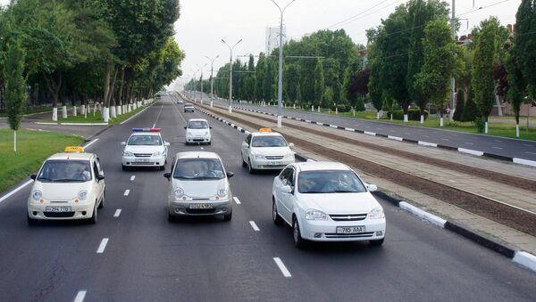 Движение транспорта на одной из улиц Ташкента. Архивное фото - Sputnik Кыргызстан