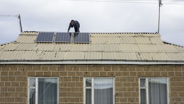 Установка солнечных  батарей в Армении - Sputnik Кыргызстан