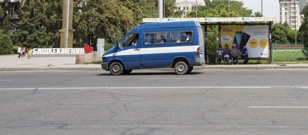 Работа маршрутного такси в Бишкеке Работа маршрутного такси в Бишкеке - Sputnik Кыргызстан