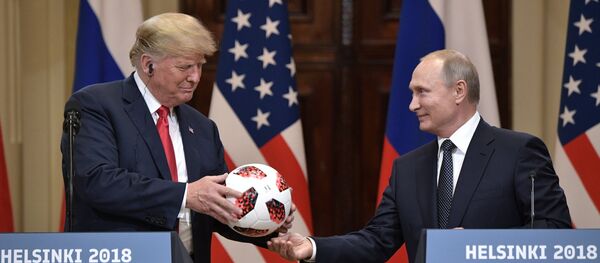 Встреча президента РФ Владимира Путина и президента США Дональда Трампа в Хельсинки - Sputnik Кыргызстан