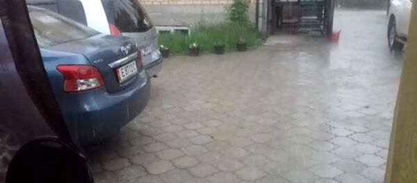 Ысык-Көлгө мөндүр жаады. Видео - Sputnik Кыргызстан