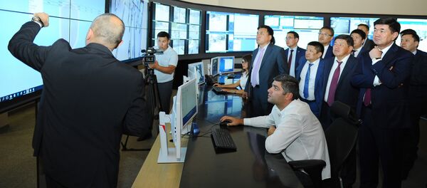 Премьер-министр КР Мухаммедкалый Абылгазиев ознакомился с проектом Безопасный город в Тбилиси Премьер-министр КР Мухаммедкалый Абылгазиев ознакомился с проектом Безопасный город в Тбилиси - Sputnik Кыргызстан