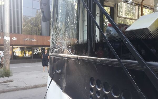 В Бишкеке столкнулись два троллейбуса - Sputnik Кыргызстан