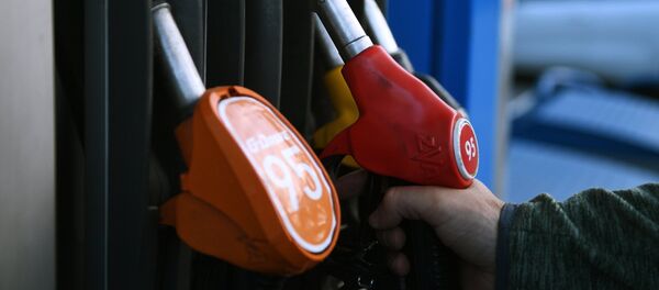 Топливораздаточные пистолеты. Архивное фото Топливораздаточные пистолеты. Архивное фото - Sputnik Кыргызстан