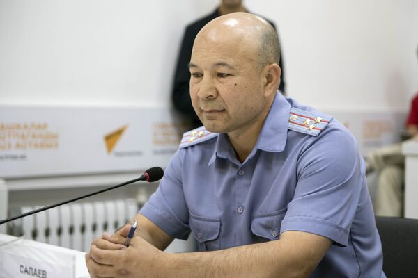 Начальник отдела общественной безопасности и работы с детьми МВД КР Марат Сапаев Начальник отдела общественной безопасности и работы с детьми МВД КР Марат Сапаев - Sputnik Кыргызстан