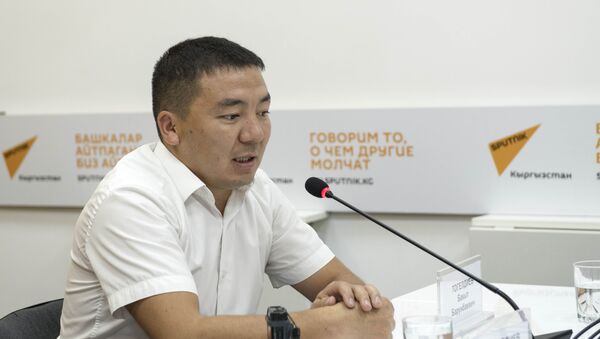 Ведущий специалист Управления защиты семьи и детей Минтруда КР Бакыт Тодобердиев - Sputnik Кыргызстан