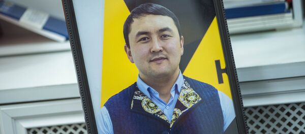 Портрет ведущего радио и журналиста информационного агентства Sputnik Кыргызстан Исмаила Мамытова, скончавшегося от болезни. Архивное фото - Sputnik Кыргызстан