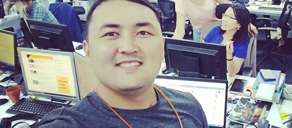 Кош, Исма! Жайдары мүнөз кесиптешибиздин кадрда калган элеси - Sputnik Кыргызстан